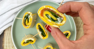 Low carb tortille – ślimaczki z jajkiem, łososiem i szpinakiem